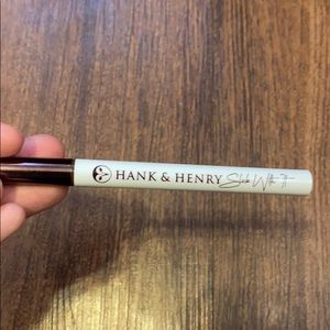 Hank & Henry slick with it